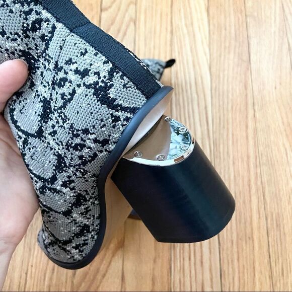 Steven Steve Madden Nikia Snakeskin Black & White Sock Bootie Size 5.5 - Picture 6 of 6